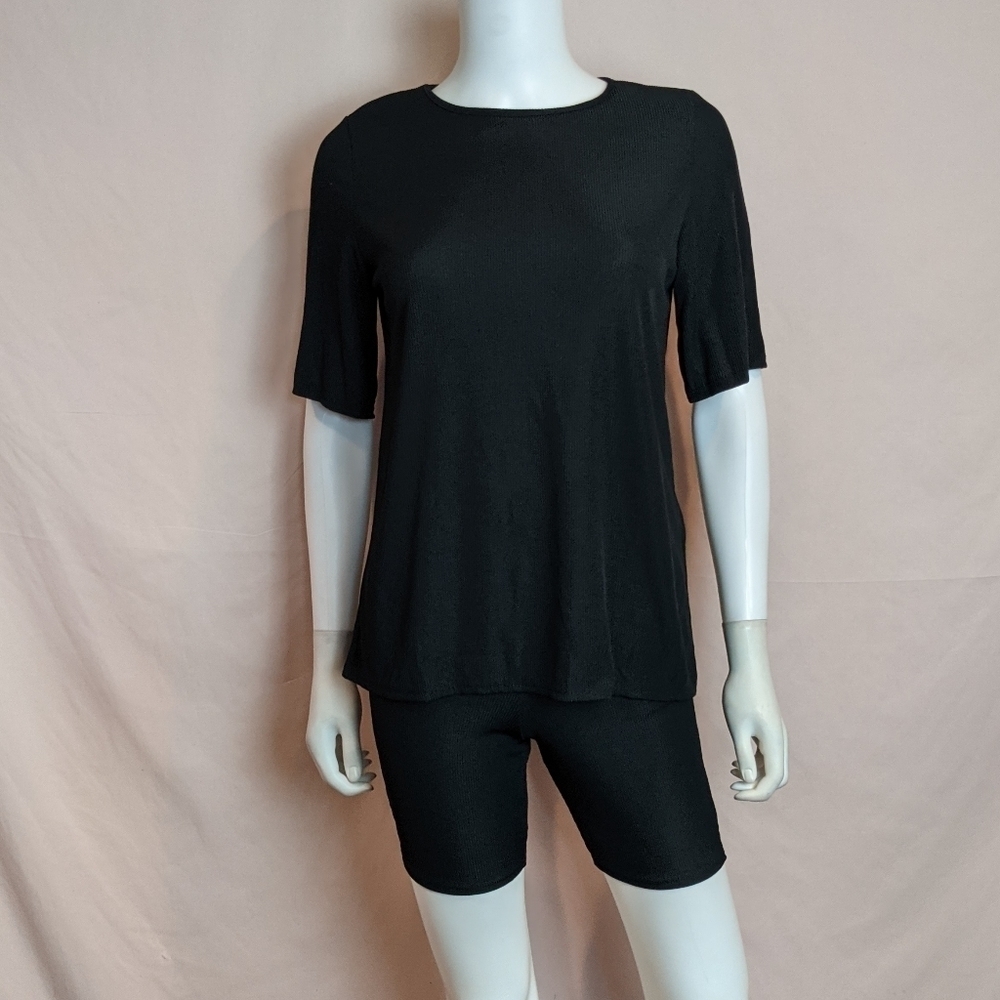 Boohoo Short Sleeve Tee and Bike Shorts Matching Set in Black size 6